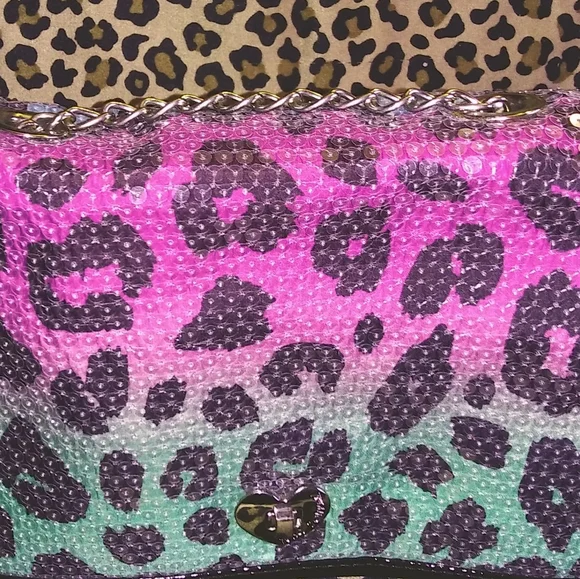 Betseyville cheetah purse - Picture 3 of 14